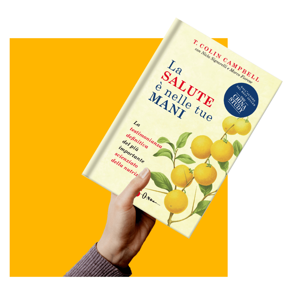 mano con Libro La salute e nelle tue mani sfondo giallo